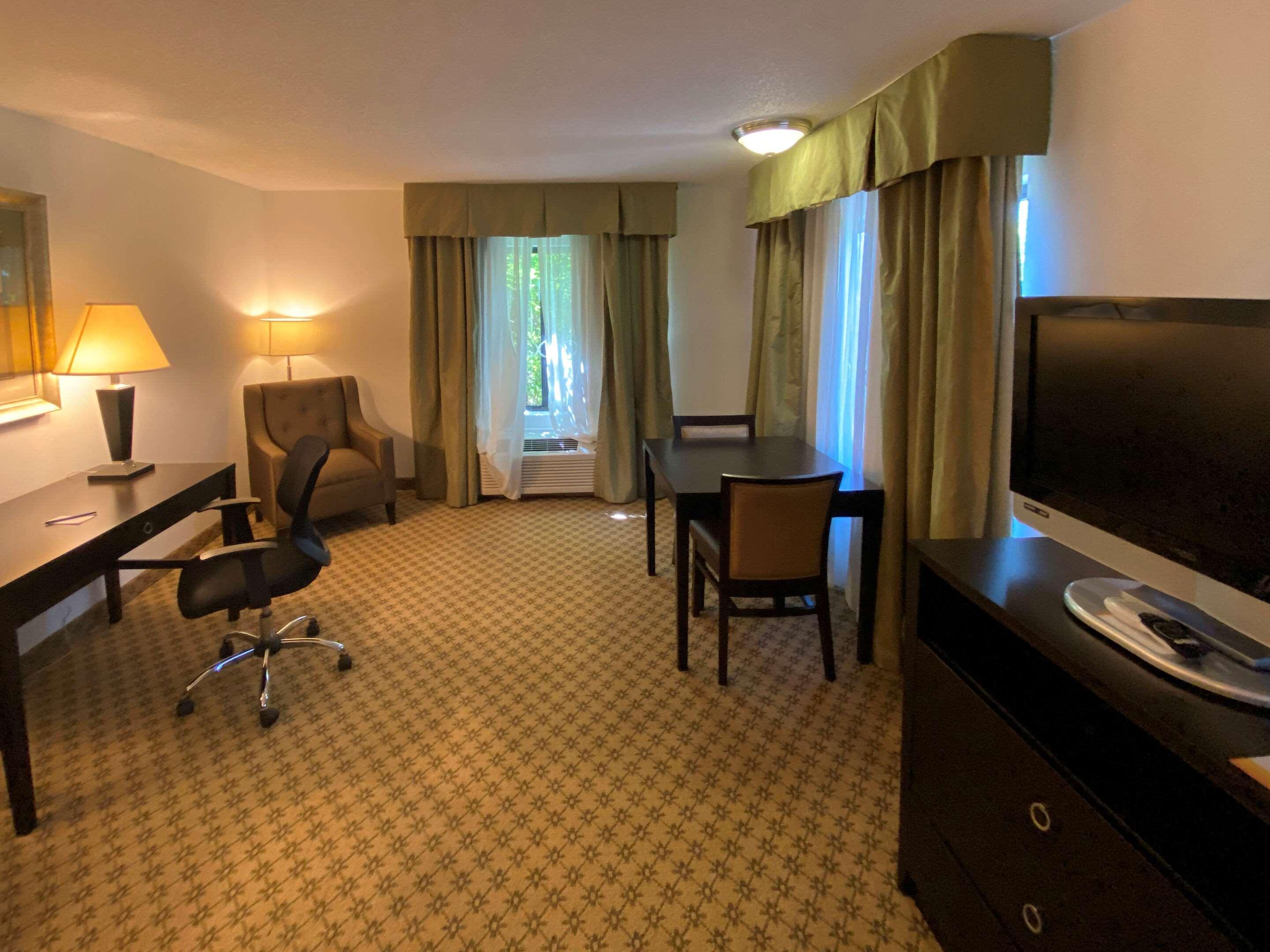 Comfort Inn & Suites Честертаун Экстерьер фото