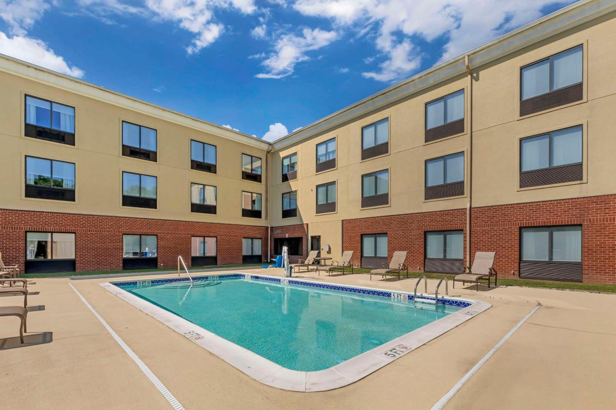 Comfort Inn & Suites Честертаун Экстерьер фото